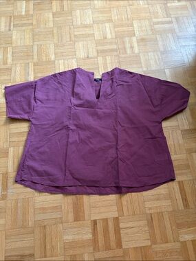 Parfois Simple V-Neck Short Sleeve Top in Deep Berry